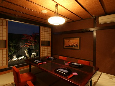 落ち着いた空間と、様々な用途で御利用頂ける個室をご用意
