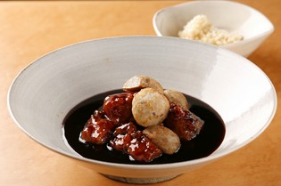 【うずまき】時代からの名物『酢豚』。季節の野菜で旬を添えます