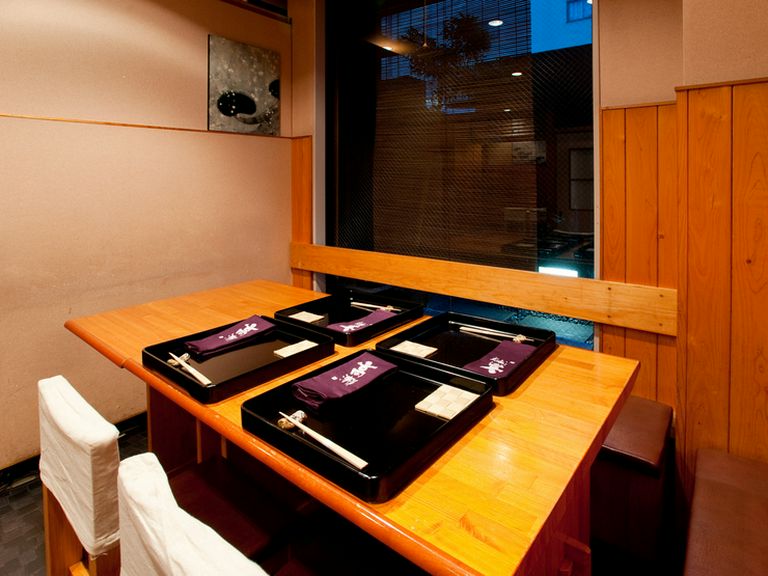 打ち合せや気軽な接待にも利用しやすい半個室