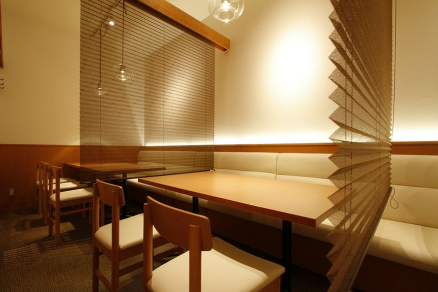 接待にも使える、ゆったりとくつろげるソファー席の半個室