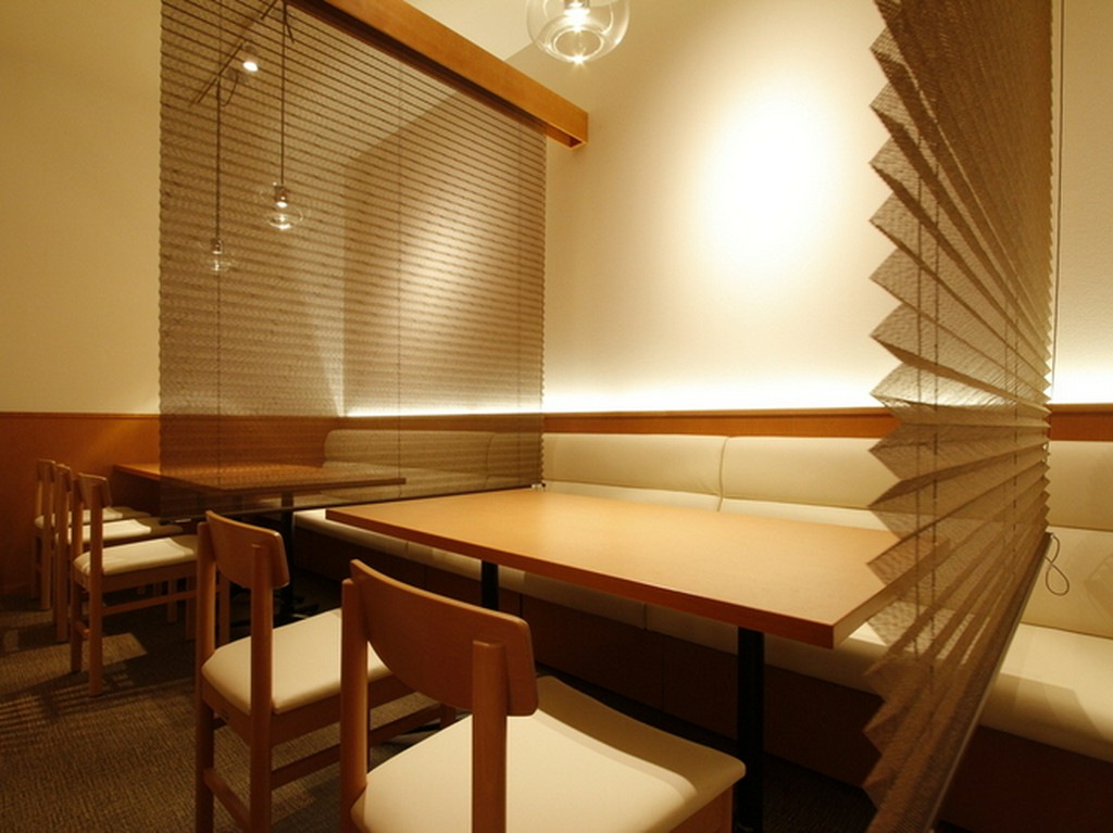 接待にも使える、ゆったりとくつろげるソファー席の半個室