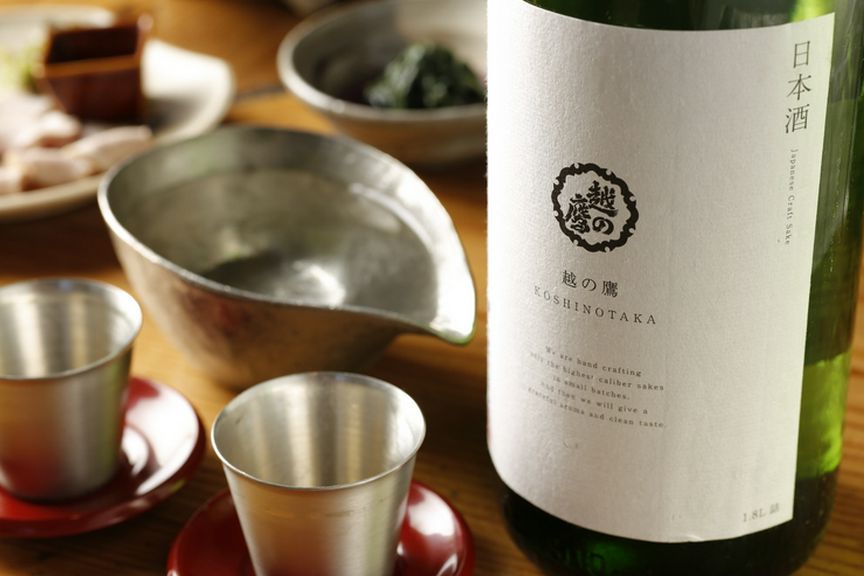 日本酒好きが集う女子会には、利き酒師によるお酒のセレクト