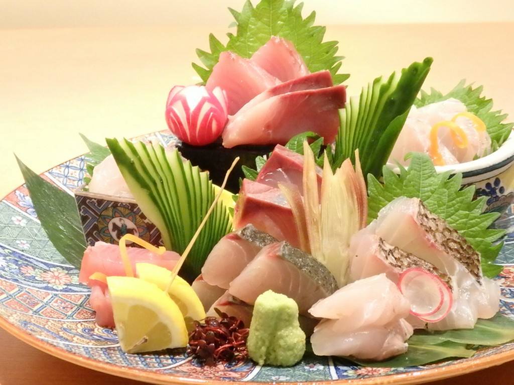 北陸各県産　鮮魚の三種もしくは五種盛り合わせ