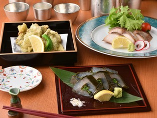 いしる、かんずり、天然塩、塩糀など、現地の伝統調味料を使用