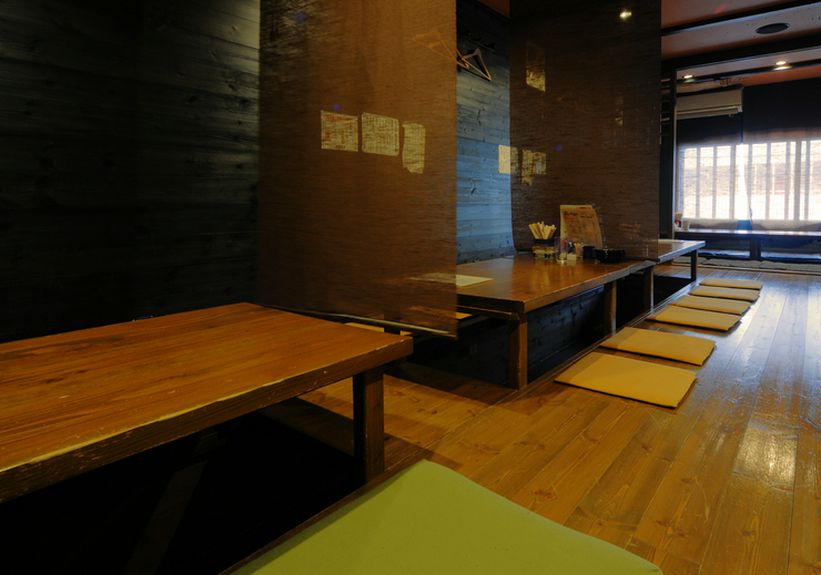 2Fに個室・半個室完備