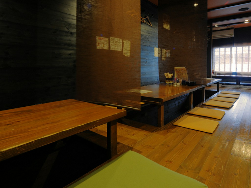 2Fに個室・半個室完備