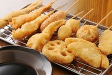 人気の串揚げ／一品料理が2時間食べ放題、2時間飲み放題付のお得なコース。(L.O.20分前/2名様から/当日OK)