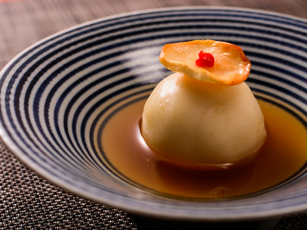 もちっとした食感と自然な甘みがたまらない『ゆりねまんじゅう』