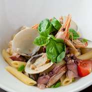 メニューにはない好みに合わせたオリジナルパスタ。味付けや食材をスタッフと相談しながら自分だけのスペシャルをつくってもらえます。