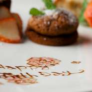 自家製ドルチェと一緒に可愛いデザートプレートもご用意します。事前にご要望をお聞かせください。