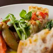 ※5名様～10名様は1階テーブル貸切可、15名様以上～は2階フロア貸切可
※＋500円でメインを肩ロースのグリルに
※＋500円でデザート盛り合わせに
※＋1500円で90分飲み放題つきに
※＋1000円で前菜を生ハム90分食べ放題に変更可能（2～10名様に限る）