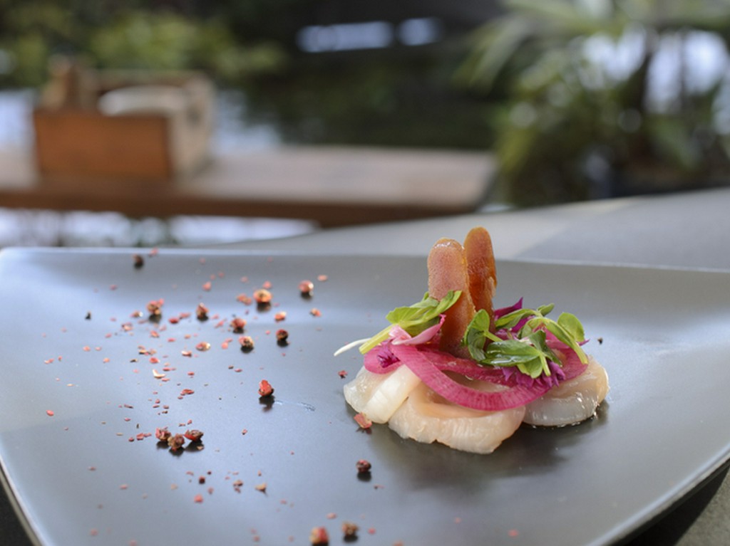 Amuse－bouche　ホタテ／カラスミ