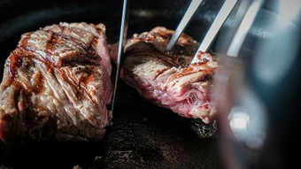 オーストラリア産ブラックアンガス牛カイノミのグリル　色々な薬味でどうぞ！