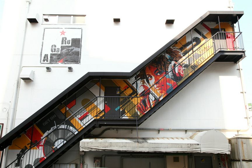 70年代アメリカをイメージしたオシャレな外観