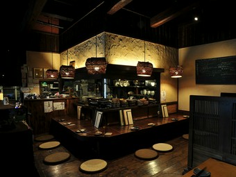 お酒を飲む人も飲まない人も楽しめるくつろぎ空間