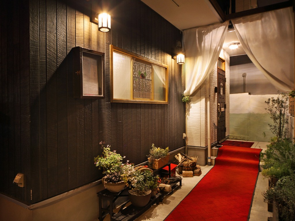 清潔感あふれる、ラグジュアリーでおしゃれなエントランス