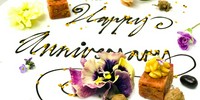 下記定型文英字にて予約時にお承り可
Happy Birthday, Happy Anniversary, Thank You, Congratulations 
小菓子のお皿に上記メッセージを付けて提供させて頂きます
装飾は当店の備品となりお持ち帰りはご遠慮下さい
