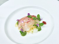 7皿のマークス10周年ランチコース
誕生日・記念日にもおすすめ
旬の上質な野菜を豊富に摂り入れたランチタイムにディナーメニューが楽しめるコース
■先付
■前菜2皿
■魚
■肉
■デザート
■小菓子とカフェ