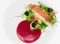 ◎特別な日、記念日、グルメな方
季節の色彩豊かな野菜を豊富に摂りいれた日本食材、バランスの整った味わいのあるお食事が楽しめます。
■アミューズ
■前菜3皿
■魚
■肉
■デザート
■小菓子
11/1-12/7提供なし