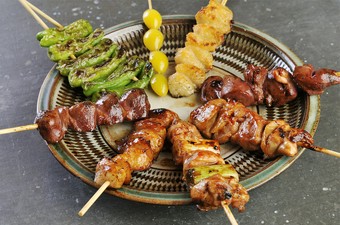店内に入るとこの香ばしさに包まれる「やきとり」