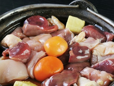 すき焼き風の甘いタレで食欲をそそる『鶏なべ』