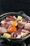 すき焼き風の甘いタレで食欲をそそる『鶏なべ』