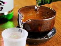 アルコール類の取り扱いも焼酎・ワイン・カクテル・ビールと多岐にわたるジャンル。特に日本酒はグランドメニューの他に、シーズンごとに入れ替えている季節限定酒もあります。