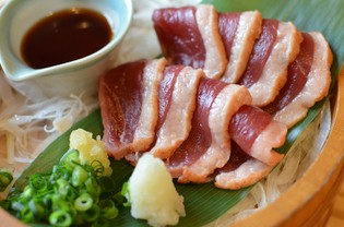 力強い旨味を閉じ込めた『鴨刺し』