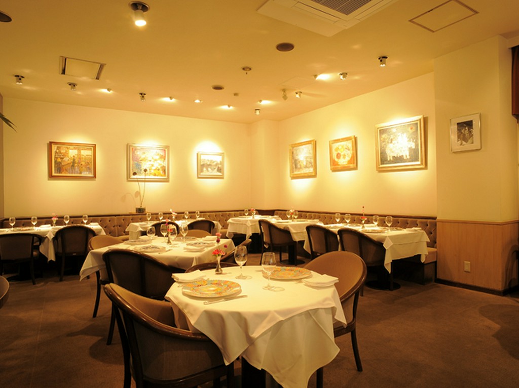 店を彩るアートの鑑賞も楽しみのひとつ