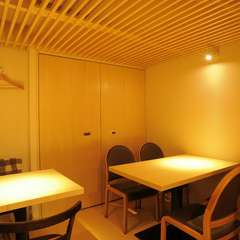 3人以上の場合は、ゆったりできるテーブル席もおすすめです