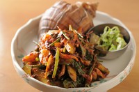 真つぶと香味野菜の辛い和え物