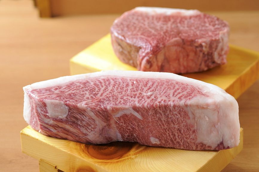 長年の経験を頼りに、自分の目利きでいい肉を安く