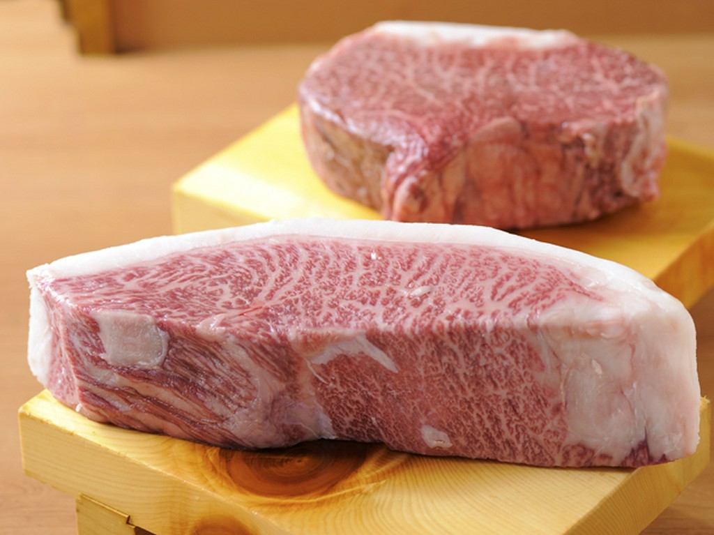 長年の経験を頼りに、自分の目利きでいい肉を安く