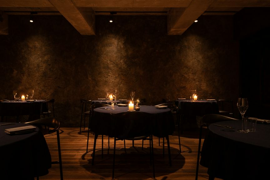 蒼い森をテーマとした、落ち着いた空間