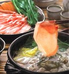 平田牧場自慢の『あご出汁つゆしゃぶ』。
北海道産刻み昆布、たっぷりの長葱と一緒にお召し上がりください