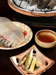 目の前の七輪で自分好みの焼き加減で食べる『もろこ焼』