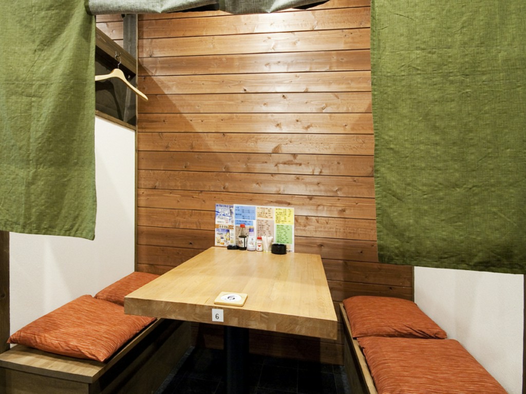 4名様までの半個室テーブル席