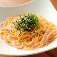 阿波尾鶏の胸肉を使用しています。明太子と阿波尾鶏のコラボレーションが楽しめる逸品です。