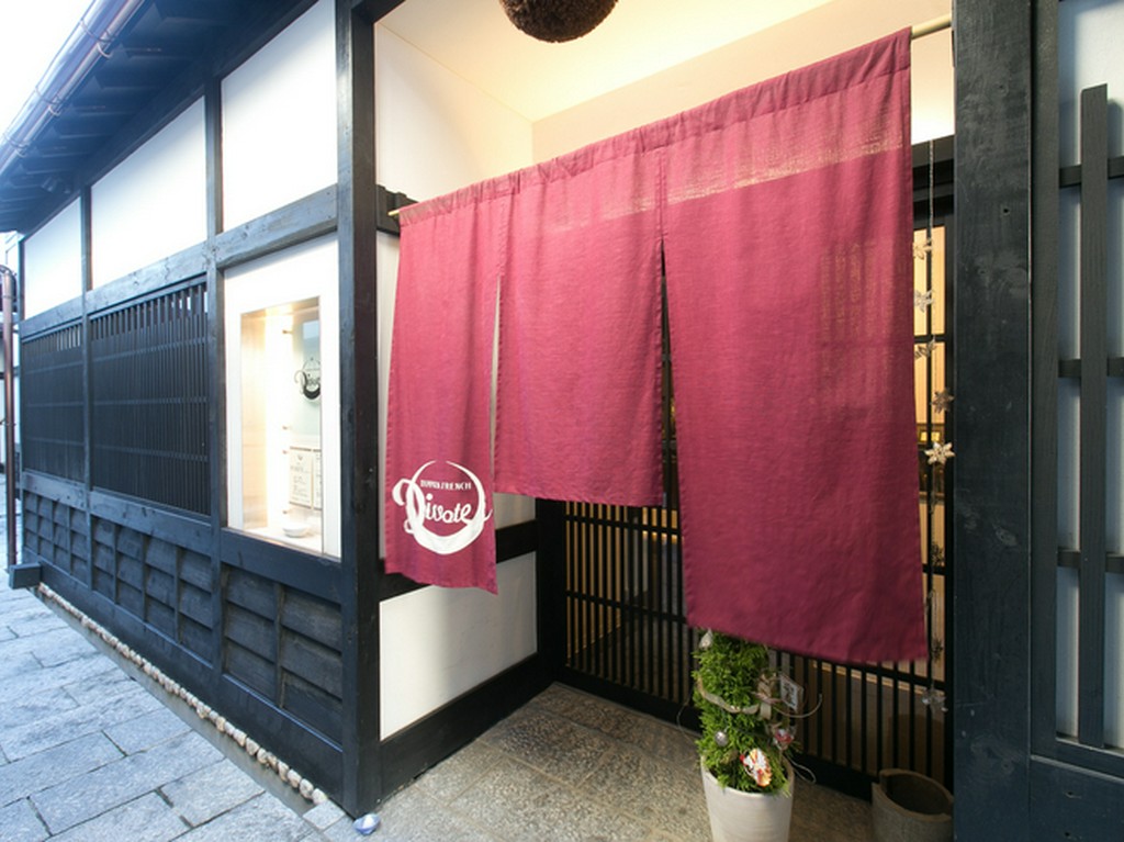 京都の町屋を彷彿とさせる和情緒あふれる大人の鉄板フレンチ店