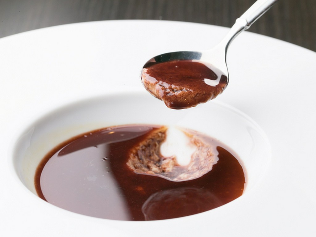 舌触りなめらかで濃厚。贅沢な『フォアグラのフラン』