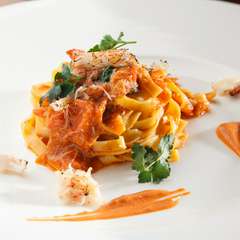 口の中に海の風味がフワッと広がる『カニのタリアテッレ』