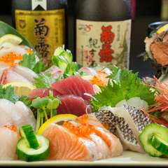 宴会を盛り上げてくれる、新鮮な魚介類を使った料理の数々