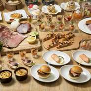 和洋中からスイーツまで、好きなお料理を好きなだけ。ご人数に合わせてエリアごとにご利用いただけるスペースをご用意しております。