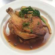 選べる前菜＋選べる主菜＋デザート＋食後のお飲み物
(プラス400円でスープ追加可能)