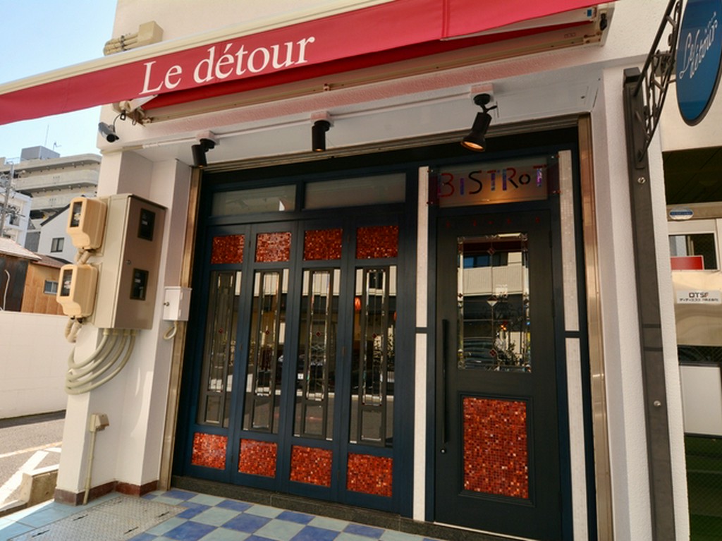 パリの町並みを彷彿とさせる、おしゃれなビストロ