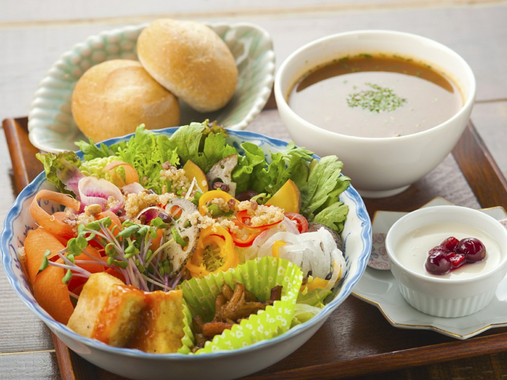 色とりどりの野菜がたっぷり摂れる『ベジプレートセット』（数量限定）