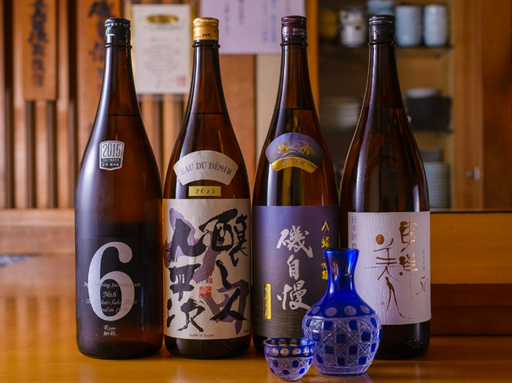 寿司に合わせて全国各地の地酒を楽しめる、至極の時間