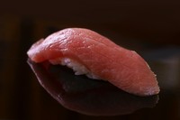 素材の旨みを存分に味わう『握り　筋ぬき中トロ』