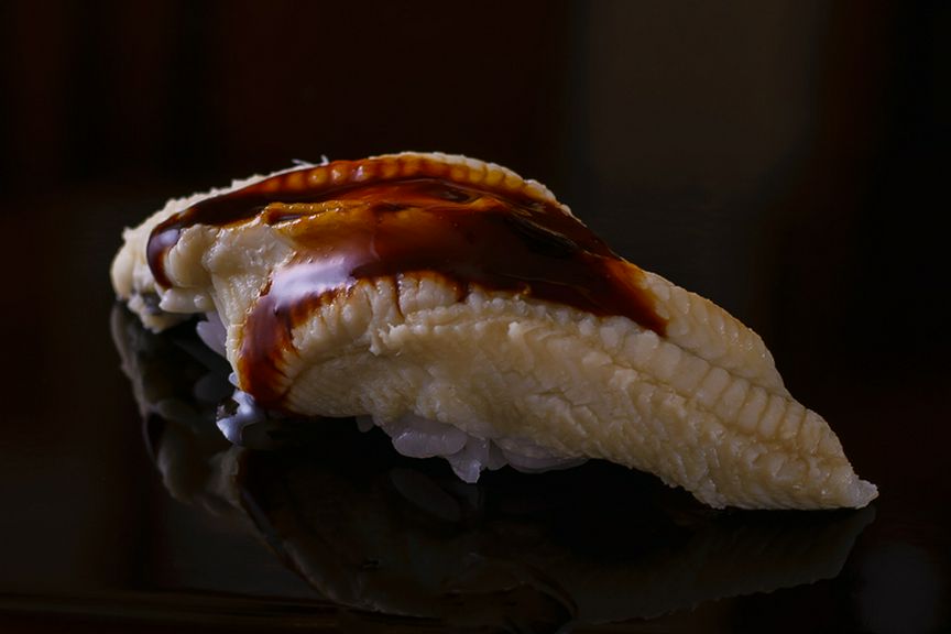 とろけるような食感を楽しむ『握り　穴子』
