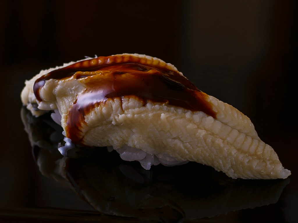 とろけるような食感を楽しむ『握り　穴子』